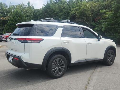 2023 Nissan Pathfinder SV