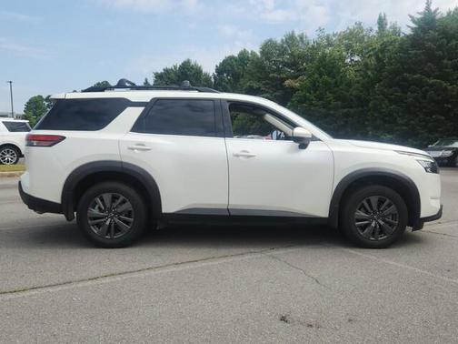 2023 Nissan Pathfinder SV