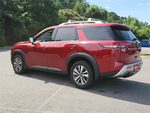 2024 Nissan Pathfinder SL