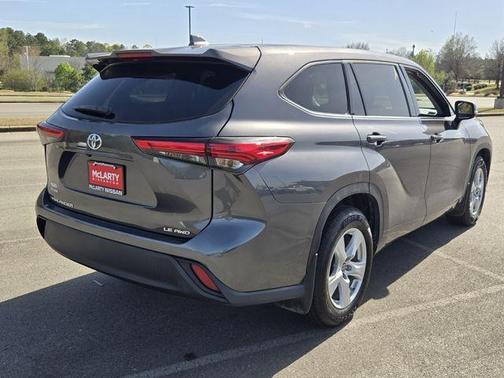 Magnetic Gray Metallic 2021 Toyota Highlander LE