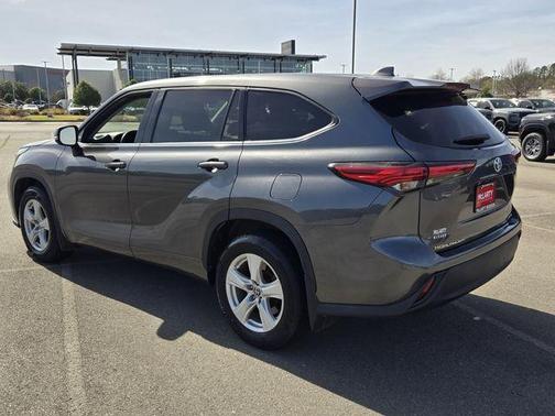 Magnetic Gray Metallic 2021 Toyota Highlander LE