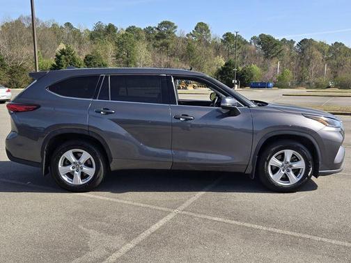 Magnetic Gray Metallic 2021 Toyota Highlander LE