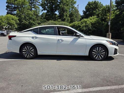 Pearl White 2025 Nissan Altima SV