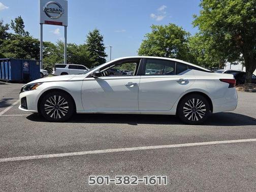Pearl White 2025 Nissan Altima SV