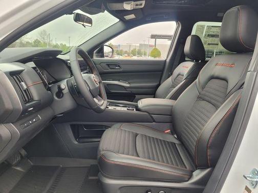 Everest White P 2026 Nissan Pathfinder Rock Creek