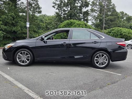 Midnight Black Metallic 2017 Toyota Camry SE