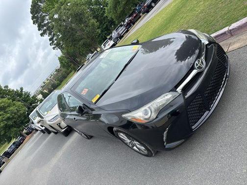 Midnight Black Metallic 2017 Toyota Camry SE