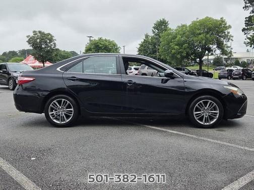 Midnight Black Metallic 2017 Toyota Camry SE