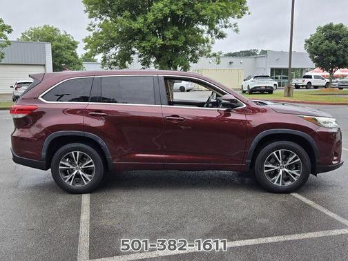 Ooh La La Rouge Mica 2017 Toyota Highlander LE
