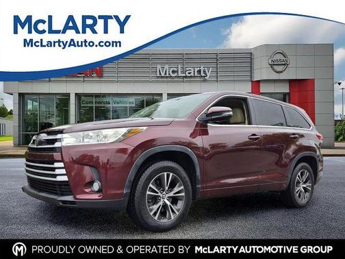 Ooh La La Rouge Mica 2017 Toyota Highlander LE