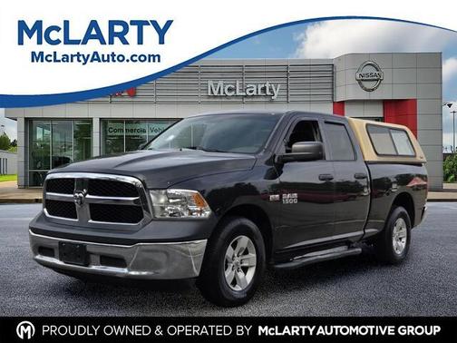Brilliant Black Crystal Pearlcoat 2017 RAM 1500 Tradesman/Express