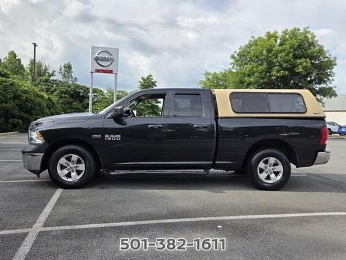 Brilliant Black Crystal Pearlcoat 2017 RAM 1500 Tradesman/Express