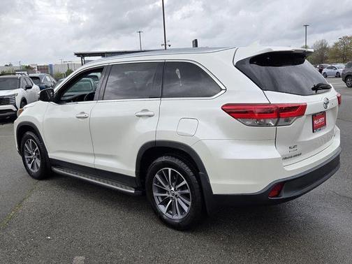 Blizzard Pearl 2019 Toyota Highlander XLE