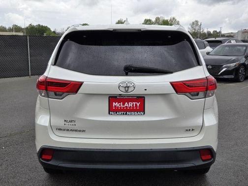 Blizzard Pearl 2019 Toyota Highlander XLE