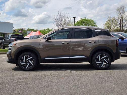 Canyon Bronze M 2026 Nissan Kicks SV