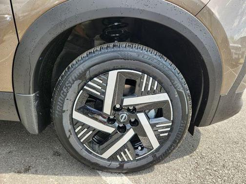 Canyon Bronze M 2026 Nissan Kicks SV
