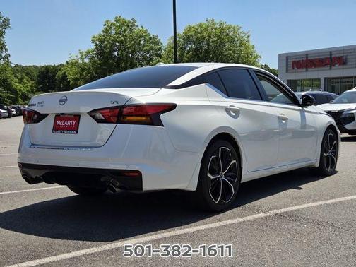 White 2023 Nissan Altima 2.5 SR