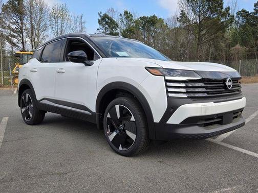 2t Wht Blk Roof 2026 Nissan Kicks SR