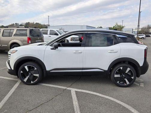 2t Wht Blk Roof 2026 Nissan Kicks SR