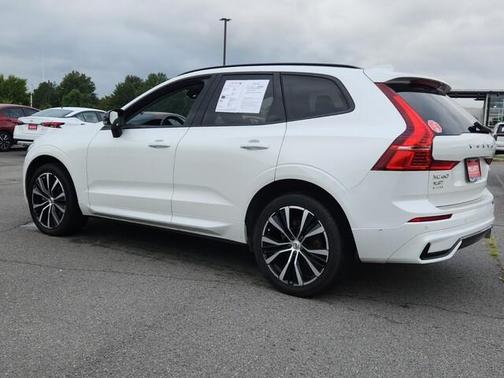 2023 Volvo XC60 B5 Plus Dark Theme