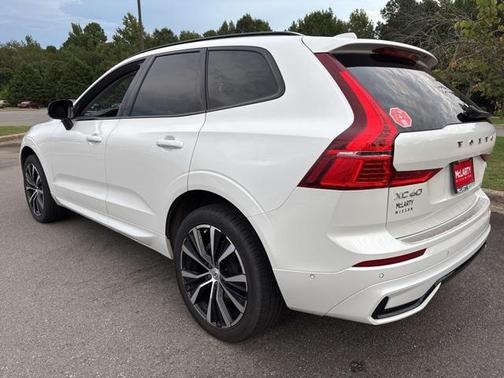2023 Volvo XC60 B5 Plus Dark Theme