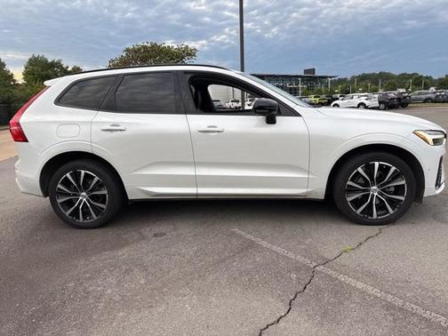 2023 Volvo XC60 B5 Plus Dark Theme