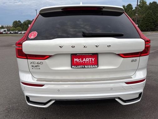 2023 Volvo XC60 B5 Plus Dark Theme