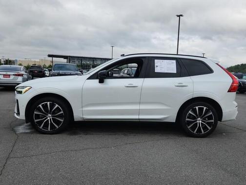 2023 Volvo XC60 B5 Plus Dark Theme
