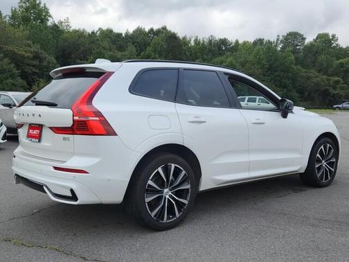 2023 Volvo XC60 B5 Plus Dark Theme