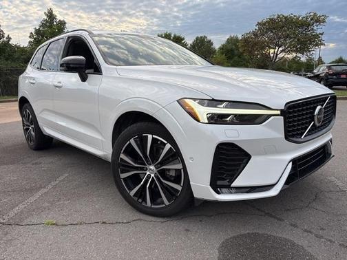 2023 Volvo XC60 B5 Plus Dark Theme