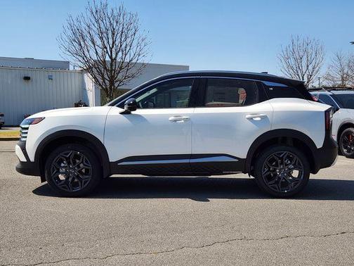 2t Wht Blk Roof 2026 Nissan Kicks SR