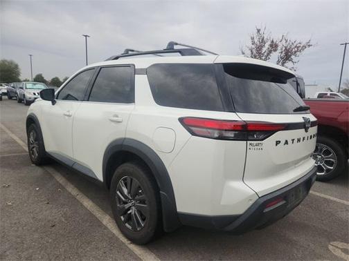 2022 Nissan Pathfinder SV