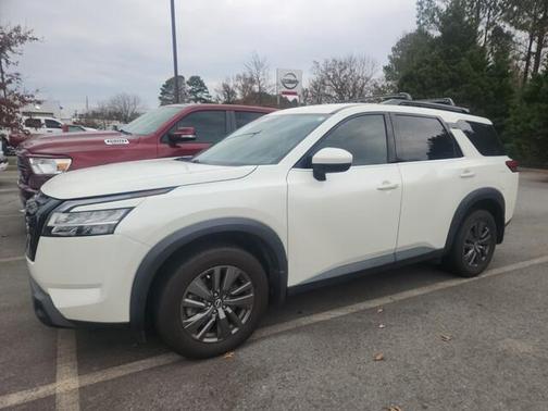 2022 Nissan Pathfinder SV