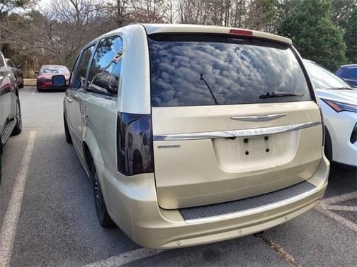 2011 Chrysler Town & Country Touring
