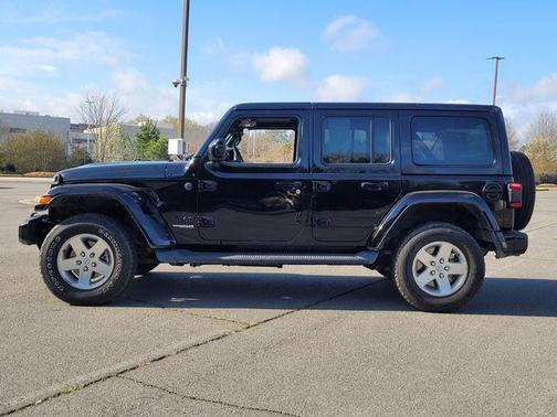 Black Clearcoat 2021 Jeep Wrangler Unlimited Sahara High Altitude