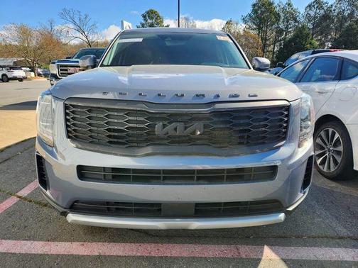 Everlasting Silver 2022 Kia Telluride LX
