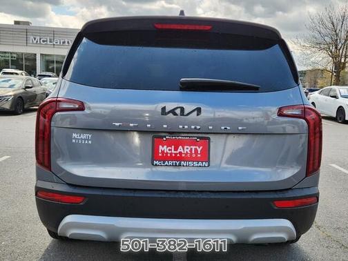 Everlasting Silver 2022 Kia Telluride LX