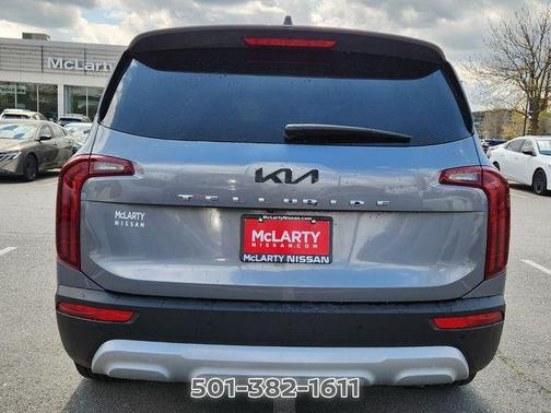 Everlasting Silver 2022 Kia Telluride LX