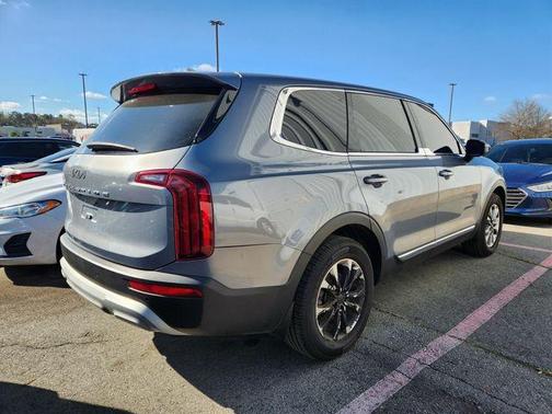 Everlasting Silver 2022 Kia Telluride LX