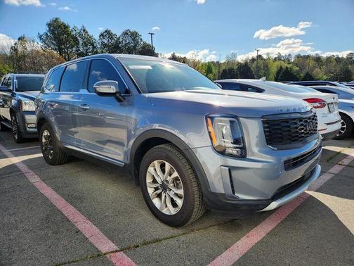 Everlasting Silver 2022 Kia Telluride LX