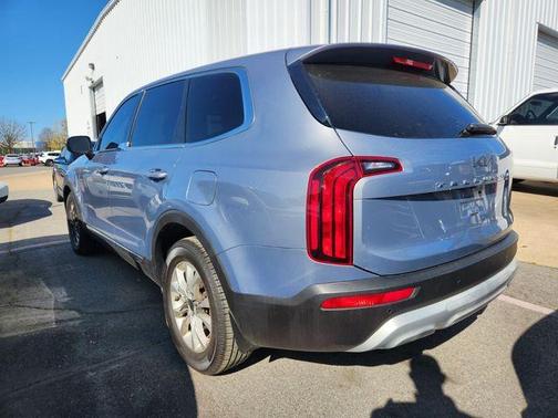 Everlasting Silver 2022 Kia Telluride LX