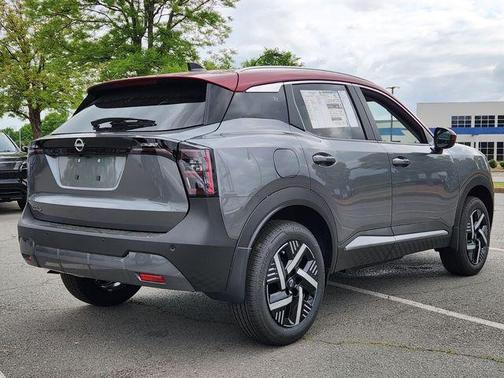 2t Gun Red Roof 2026 Nissan Kicks SV