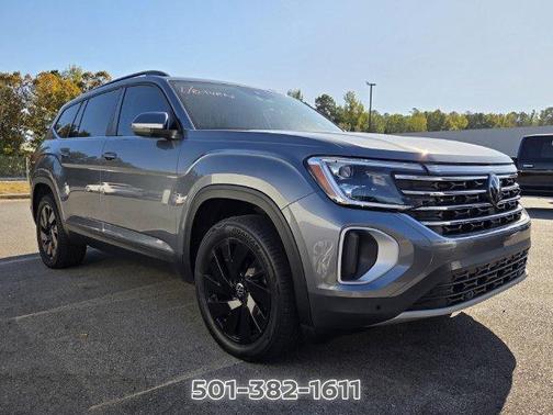 Platinum Gray Metallic 2024 Volkswagen Atlas 2.0T SE w/Technology