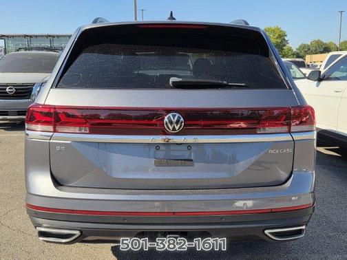 Platinum Gray Metallic 2024 Volkswagen Atlas 2.0T SE w/Technology
