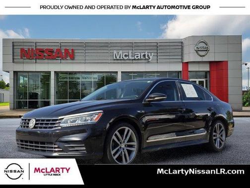 Deep Black Pearl Effect 2017 Volkswagen Passat 1.8T R-Line