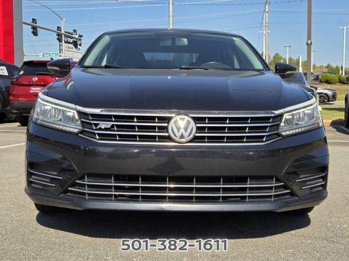 Deep Black Pearl Effect 2017 Volkswagen Passat 1.8T R-Line