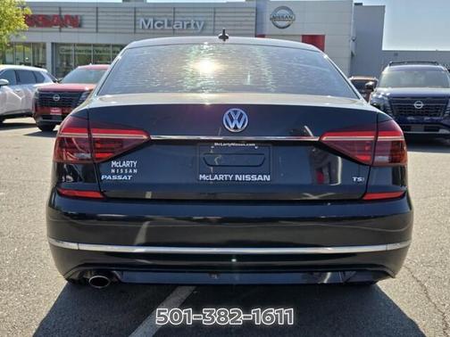 Deep Black Pearl Effect 2017 Volkswagen Passat 1.8T R-Line