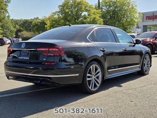 Deep Black Pearl Effect 2017 Volkswagen Passat 1.8T R-Line
