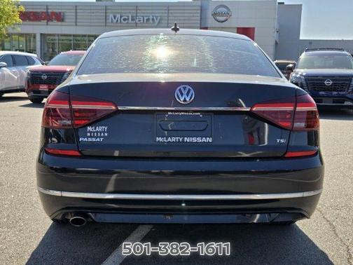 Deep Black Pearl Effect 2017 Volkswagen Passat 1.8T R-Line