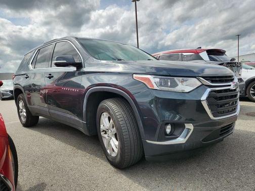 Graphite Metallic 2018 Chevrolet Traverse LT Cloth